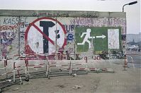 Berliner-Mauer-Potsdamer-Platz-19900103-223.jpg