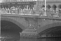 Februar 1990. Berlin. Kreuberg. Friedrichshain. Oberbaumbrücke. Spree. DDR