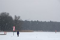 5. 2. 2012. Berlin. Tegel. Tegeler See. Winter. Schnee. Eis. Flugzeug