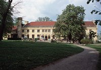 30. 4. 2000. Brandenburg. Werder. Ortsteil Petzow. Schloss am Schwielowsee. Hotel. Restaurant. Herrenhaus derer von Kaehne.