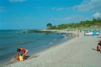 11. 7. 2001. Mecklenburg-Vorpommern.  Fischland. Ahrenshoop. Ostsee. Strand. Strandkorb. Sonnen. Freizeit.