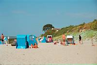 11. 7. 2001. Mecklenburg-Vorpommern. Fischland. Ahrenshoop. Ostsee. Strand. Strandkorb. Sonnen. Freizeit.