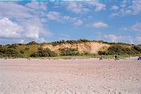 11. 7. 2001. Mecklenburg-Vorpommern. Fischland. Ahrenshoop. Ostsee. Steilküste. Strand. Strandkorb. Sonnen. Freizeit.