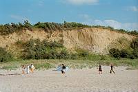 11. 7. 2001. Mecklenburg-Vorpommern. Fischland. Ahrenshoop. Ostsee. Steilküste. Strand. Strandkorb. Sonnen. Freizeit.