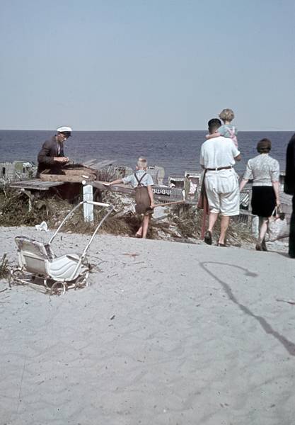 1940. Mecklenburg-Vorpommern. Darß. Ostsee. Strand. Küste. Sonnen. Strandkorb