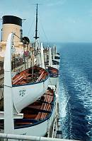 1968. Griechenland. Mittelmeer bei Rhodos. Rettungsboote auf einem Passagierschiff. Seefahrt