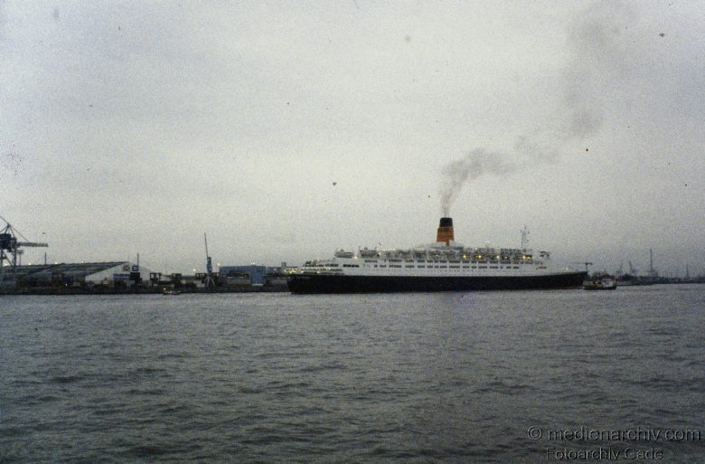 um 1979. Hamburger Hafen. Schiffe. Passagierschiffe. Fluss Elbe