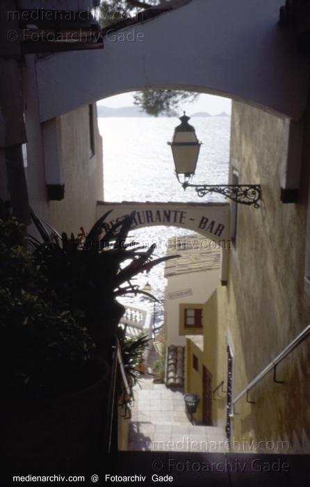 Spanien. Mallorca. Cala Fornells
2005. Spanien.  Balerarische Inseln. Mallorca. Cala Fornells - Spain. Balearic Islands. Majorca. Mallorca - España.  Archipiélago Balear
Schlüsselwörter: 2005;Balearen;Balearic Islands;Balearische Inseln;Cala Fornells;Majorca;Mallorca;Spain;Spanien