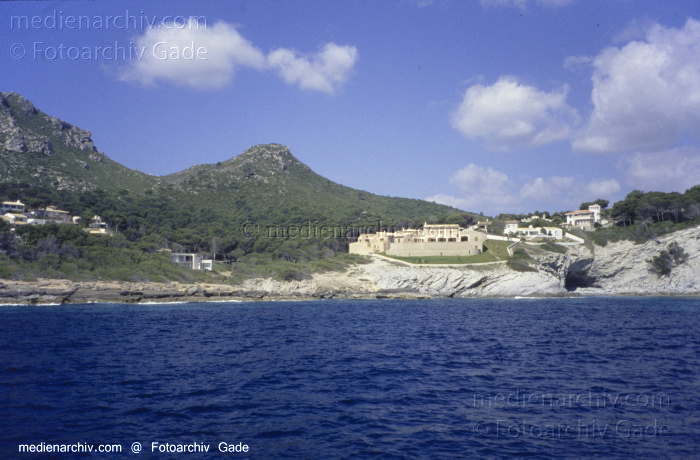 Spanien. Mallorca. Cala Millor
2005. Spanien. Balerarische Inseln. Mallorca. Cala Millor - 
Spain. Balearic Islands. Majorca. Mallorca - España.  Archipiélago Balear
Schlüsselwörter: 2005;Balearen;Balearic Islands;Balearische Inseln;Baltic Sea;Cala Millor;Coast;Küste;Majorca;Mallorca;Meer;Mittelmeer;Spain;Spanien