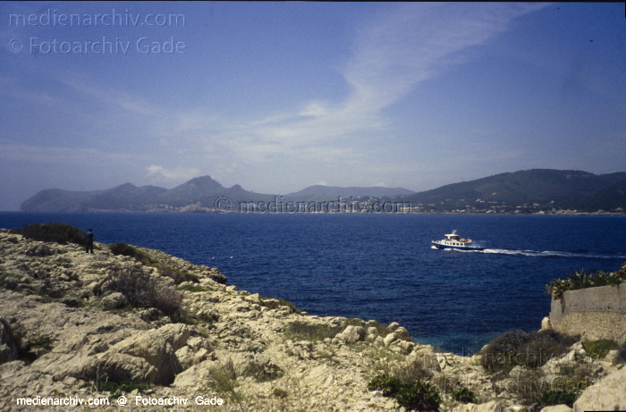 Spanien. Insel Mallorca. Cale Ratjada
2005. Spanien.  Balerarische Inseln. Mallorca. Cale Ratjada - 
Spain. Balearic Islands. Majorca. Mallorca - España.  Archipiélago Balear
Schlüsselwörter: 2005;Balearen;Balearic Islands;Balearische Inseln;Baltic Sea;Cala Ratjada;Coast;Küste;Majorca;Mallorca;Meer;Mittelmeer;Spain;Spanien