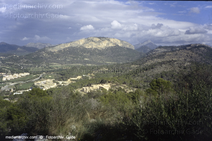 Spanien. Mallorca. Camp de Mar
2005. Spanien. Balerarische Inseln. Mallorca. Camp de Mar - 
Spain. Balearic Islands. Majorca. Mallorca - España.  Archipiélago Balear
Schlüsselwörter: 2005;Balearen;Balearic Islands;Balearische Inseln;Camp de Mar;Majorca;Mallorca;Spain;Spanien