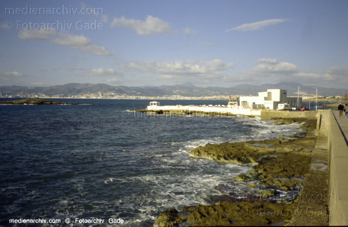 Spanien. Mallorca. Palma
2005. Spanien. Balerarische Inseln. Mallorca. Palma - 
Spain. Balearic Islands. Majorca. Mallorca - España.  Archipiélago Balear
Schlüsselwörter: 2005;Balearen;Balearic Islands;Balearische Inseln;Baltic Sea;Coast;Küste;Majorca;Mallorca;Meer;Mittelmeer;Palma;Spain;Spanien