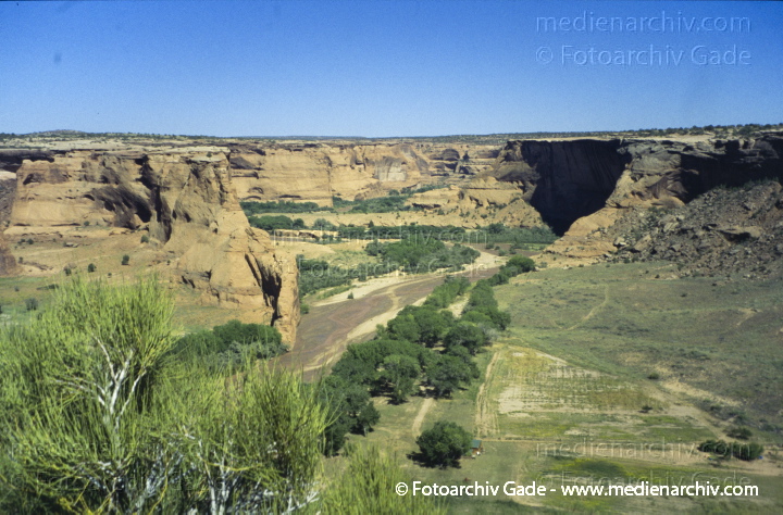 USA. Arizona. Canyon de Chelly National Monument
2006. USA. Arizona. Canyon de Chelly National Monument
Schlüsselwörter: 2006;Amerika;Arizona;Canyon de Chelly;National Monument;Nordamerika;USA
