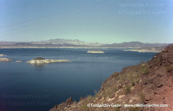USA. Arizona - Nevada. Hoover Dam
2004. USA. Arizona - Nevada. Hoover Dam. Boulder Dam. Hoover Talsperre. Staudamm
Schlüsselwörter: USA;Vereinige Staaten von Amerika;United States of America;Arizona;Nevada;2004;Hoover Dam;Hoover Talsperre;Boulder Dam