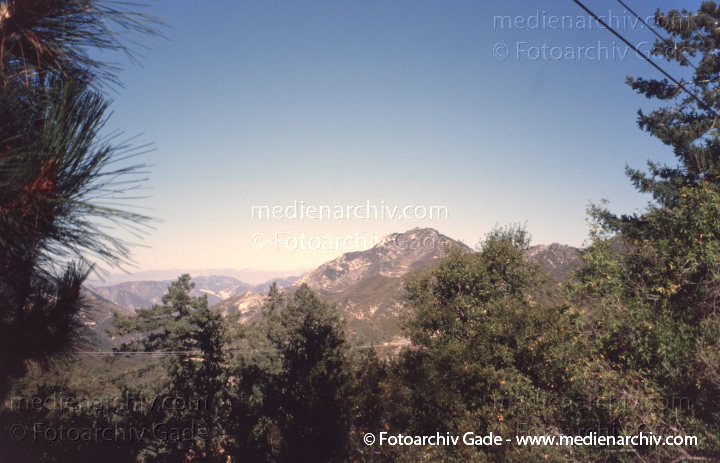 Kalifornien. Landschaft beim Angeles Crest Highway
2004. USA. Kalifornien. Landschaft beim Angeles Crest Highway. California
Schlüsselwörter: 2004;Angeles Crest;California;Kalifornien;Nordamerika;United States of America;USA;Vereinigte Staaten