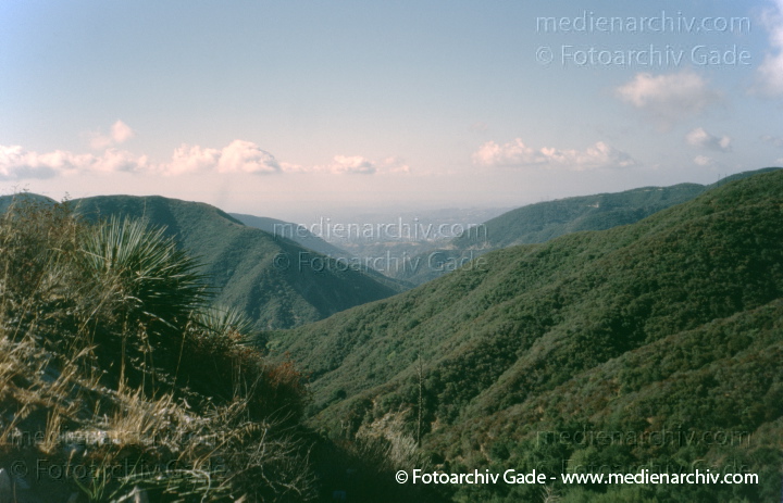 Kalifornien. Landschaft beim Angeles Crest Highway
2004. USA. Kalifornien. Landschaft beim Angeles Crest Highway. California
Schlüsselwörter: 2004;Angeles Crest;California;Kalifornien;Nordamerika;United States of America;USA;Vereinigte Staaten