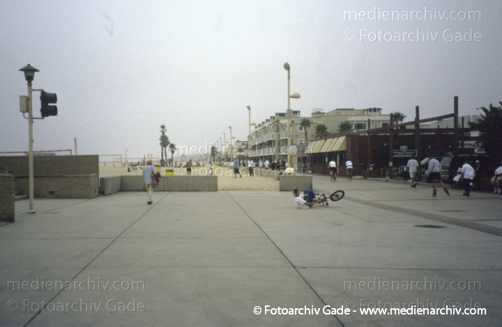 USA. Kalifornien. Hermosa
2001. USA. Kalifornien. Hermosa
Schlüsselwörter: 2001;Amerika;Hermosa;Kalifornien;Nordamerika;USA