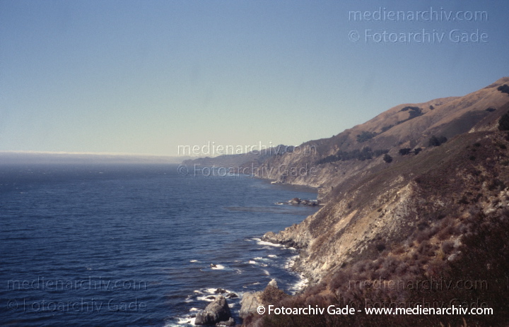 USA. Kalifornien. California State Route 1. Pacific Coast Highway
2004. USA. Kalifornien. California State Route 1. Highway 1. Pacific Coast Highway
Schlüsselwörter: 2004;California;California State Route 1;Highway 1;Kalifornien;Nordamerika;United States of America;USA;Vereinigte Staaten;Pacific Coast Highway