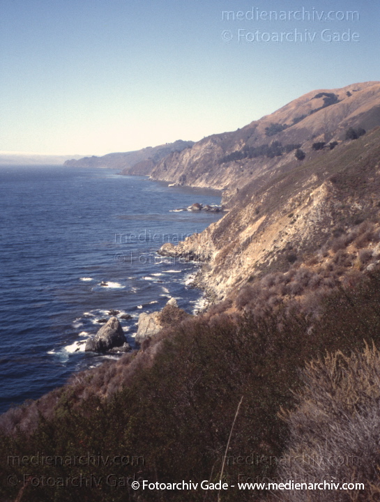 USA. Kalifornien. California State Route 1. Pacific Coast Highway
2004. USA. Kalifornien. California State Route 1. Highway 1. Pacific Coast Highway
Schlüsselwörter: 2004;California;California State Route 1;Highway 1;Kalifornien;Nordamerika;United States of America;USA;Vereinigte Staaten;Pacific Coast Highway