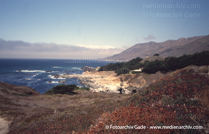 USA. Kalifornien. California State Route 1. Pacific Coast Highway
2004. USA. Kalifornien. California State Route 1. Highway 1. Pacific Coast Highway
Schlüsselwörter: 2004;California;California State Route 1;Highway 1;Kalifornien;Nordamerika;United States of America;USA;Vereinigte Staaten;Pacific Coast Highway
