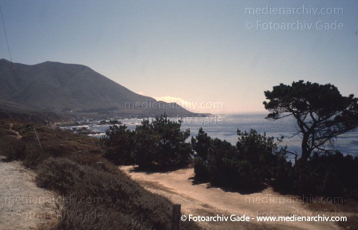 USA. Kalifornien. California State Route 1. Pacific Coast Highway
2004. USA. Kalifornien. California State Route 1. Highway 1. Pacific Coast Highway
Schlüsselwörter: 2004;California;California State Route 1;Highway 1;Kalifornien;Nordamerika;United States of America;USA;Vereinigte Staaten;Pacific Coast Highway