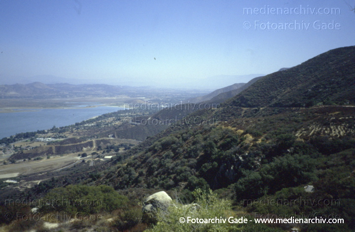 USA. Kalifornien. Lake Elsinore
2001. USA. Kalifornien. Lake Elsinore
Schlüsselwörter: 2001;Amerika;Kalifornien;Lake Elsinore;Nordamerika;USA