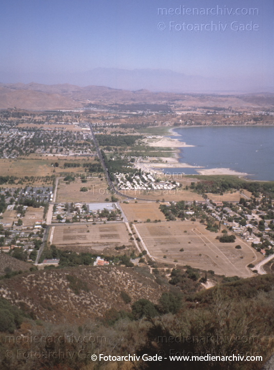 Kalifornien. Lake Elsinore
2001. USA. Kalifornien. Lake Elsinore. California
Schlüsselwörter: 2001;California;Kalifornien;Lake Elsinore;Nordamerika;USA;Vereinigte Staaten von Amerika