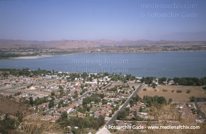 Kalifornien. Lake Elsinore
2001. USA. Kalifornien. Lake Elsinore. California
Schlüsselwörter: 2001;California;Kalifornien;Lake Elsinore;Nordamerika;USA;Vereinigte Staaten von Amerika