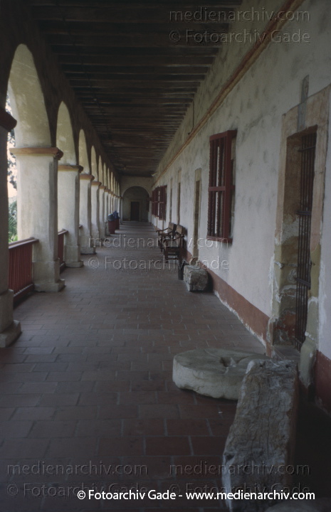 Kalifornien. Santa Barbara. California
USA. Kalifornien. Santa Barbara. California
Schlüsselwörter: California;Kalifornien;Nordamerika;United States of America;USA;Vereinigte Staaten;2004;Santa Barbara