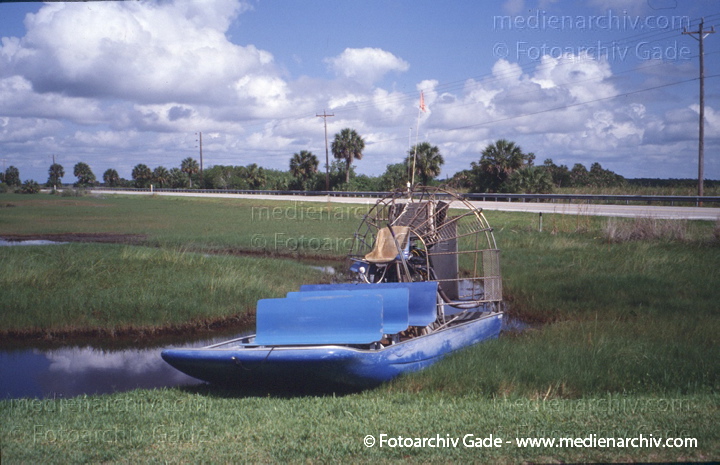 USA. Florida. Everglades
2003. USA. Florida. Everglades Nationalpark. Tropisches Marschland
Schlüsselwörter: Boot;Airboat