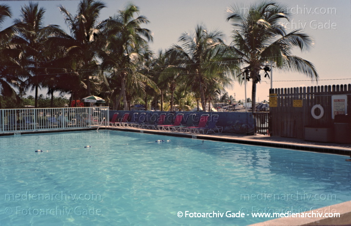 USA. Florida. Fiesta Key
2003. USA. Florida. Fiesta Key. Swimming Pool. Schwimmbecken
Schlüsselwörter: Florida;Nordamerika;United States of America;USA;Vereinigte Staaten;Fiesta Key;2003;Schwimmbecken;Swimmingpool