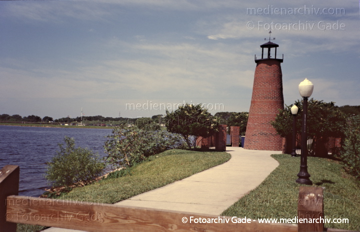 USA. Florida. Kissimee
2003. USA. Florida. Kissimee
Schlüsselwörter: Florida;Nordamerika;United States of America;USA;Vereinigte Staaten;Kissimee;2003