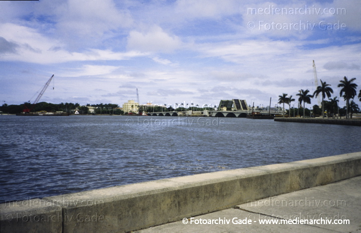 USA. Florida. Miami
2000. USA. Florida. Miami
Schlüsselwörter: 2000;Amerika;Florida;Miami;Nordamerika;USA