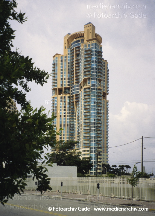 USA. Florida. Miami
2000. USA. Florida. Miami
Schlüsselwörter: 2000;Amerika;Florida;Hochhaus;Miami;Nordamerika;USA