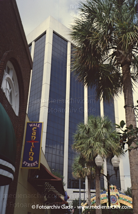 USA. Florida. Orlando
2003. USA. Florida. Orlando
Schlüsselwörter: Florida;Nordamerika;United States of America;USA;Vereinigte Staaten;2003;Orlando