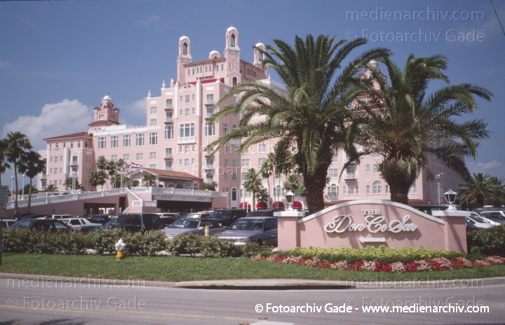 USA. Florida. Saint Petersburg
2003. USA. Florida. Saint Petersburg
Schlüsselwörter: Florida;Nordamerika;United States of America;USA;Vereinigte Staaten;2003;Saint Petersburg