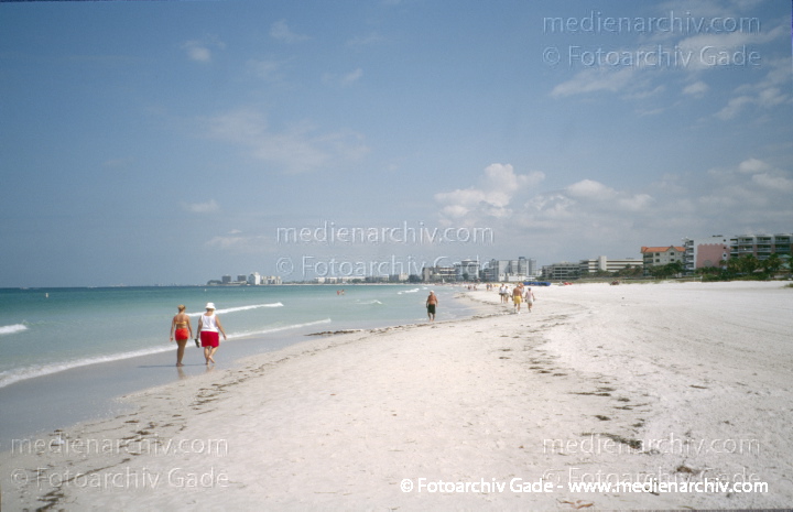 USA. Florida. Saint Petersburg
2003. USA. Florida. Saint Petersburg
Schlüsselwörter: Florida;Nordamerika;United States of America;USA;Vereinigte Staaten;2003;Saint Petersburg