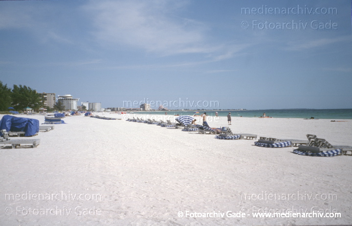USA. Florida. Saint Petersburg
2003. USA. Florida. Saint Petersburg
Schlüsselwörter: Florida;Nordamerika;United States of America;USA;Vereinigte Staaten;2003;Saint Petersburg