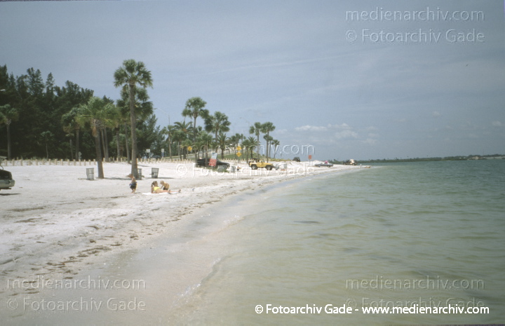 USA. Florida. Saint Petersburg
2003. USA. Florida. Saint Petersburg
Schlüsselwörter: Florida;Nordamerika;United States of America;USA;Vereinigte Staaten;2003;Saint Petersburg