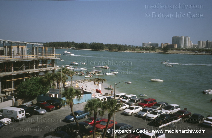USA. Florida. Saint Petersburg
2003. USA. Florida. Saint Petersburg
Schlüsselwörter: Florida;Nordamerika;United States of America;USA;Vereinigte Staaten;2003;Saint Petersburg