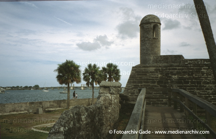 USA. Florida. Saint Augustine. St. Augustine
2000. USA. Florida. Saint Augustine. St. Augustine
Schlüsselwörter: Florida;Nordamerika;United States of America;USA;Vereinigte Staaten;2000;Saint Augustine;St. Augustine