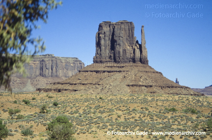 USA. Utah. Monument Valley. Wüste
2000. USA. Utah. Monument Valley. Wüste
Schlüsselwörter: 2000;Amerika;Monument Valley;Nordamerika;USA;Utah;Wüste
