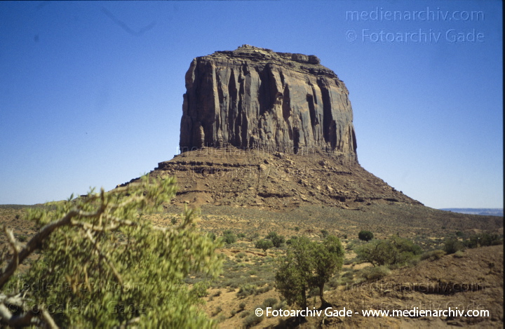 USA. Utah. Monument Valley. Wüste
2000. USA. Utah. Monument Valley. Wüste
Schlüsselwörter: 2000;Amerika;Monument Valley;Nordamerika;USA;Utah;Wüste