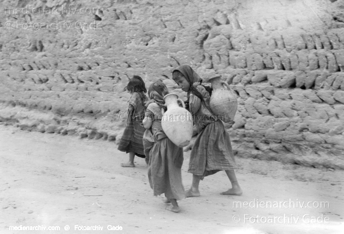 1932. Afrika
1932. Afrika.
Schlüsselwörter: 1932;Africa;Afrika