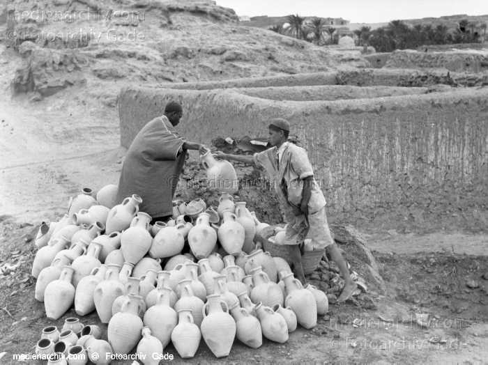 1932. Afrika
1932. Afrika.
Schlüsselwörter: 1932;Africa;Afrika