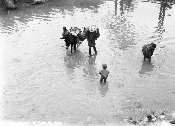 1932. Afrika
1932. Afrika.
Schlüsselwörter: 1932;Africa;Afrika
