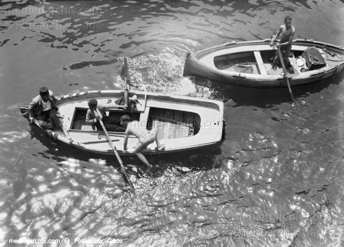 1932. Afrika. Algerien. Algiers
1932. Afrika. Algerien. Algiers. Hafen. Boote
Schlüsselwörter: 1932;Afrika;Algerien;Algiers;Boote