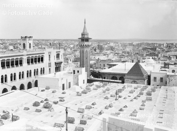 1932. Afrika. Tunesien. Tunis
1932. Afrika. Tunesien. Tunis. Altstadt Medina - Africa. Tunisia -  Minarett. Sidi Youssef Mosque. Moschee
Schlüsselwörter: 1932;Africa;Afrika;Minarett;Moschee;Sidi Youssef Mosque;Tunesien;Tunis;Tunisia