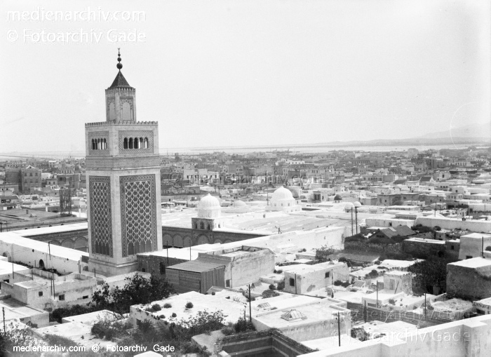 1932. Afrika. Tunesien. Tunis. Karthago
1932. Afrika. Tunesien. Tunis. Karthago -  Africa. Tunisia - Minarett der Ez-Zitouna-Moschee. Al-Zaytuna Mosque
Schlüsselwörter: 1932;Africa;Afrika;Al-Zaytuna Mosque;Carthage;Ez-Zitouna-Moschee;Karthago;Moschee;Tunesien;Tunis;Tunisia
