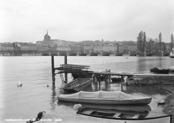 1932. Frankreich.  Marseille. Boote
1932. Frankreich.  Provence-Alpes-Côte dAzur. Marseille. Hafenstadt am Golfe du Lion, einer Mittelmeerbucht.  Boote. 
Schlüsselwörter: 1932;Frankreich;Marseille;Provence-Alpes-Côte dAzur;Hafenstadt;France;Boote
